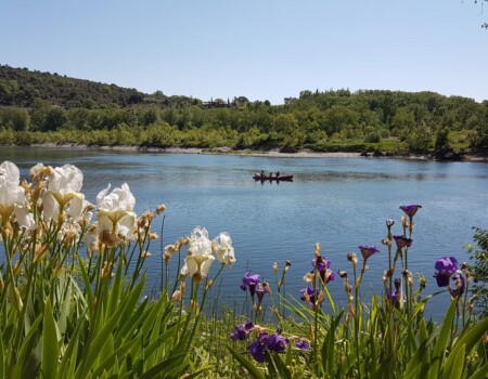 Rivière longeant le camping